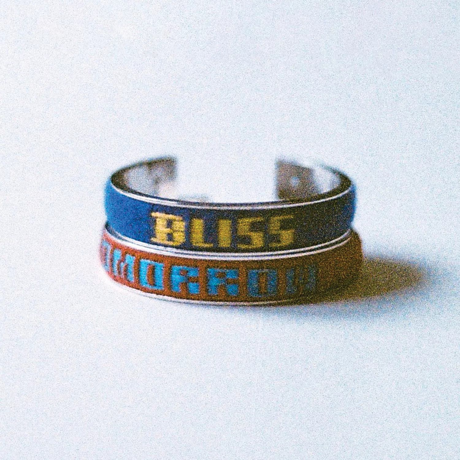 SOUVENIR TYPOGRAPHY 
JACQUARD BRACELET